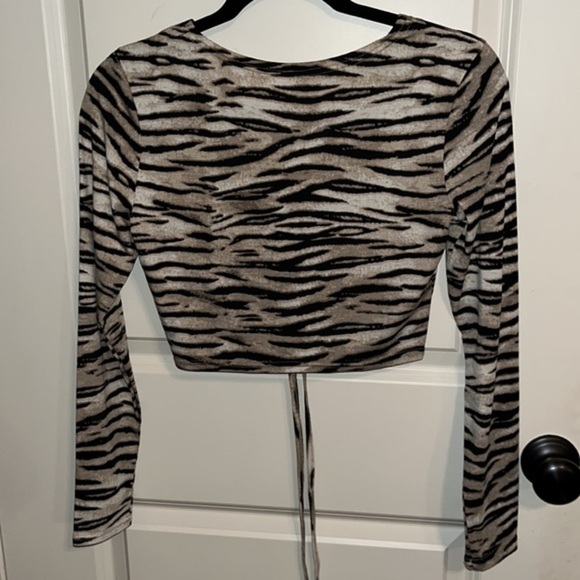 Tiger Print Crop Top Size XS - Picture 4 of 5